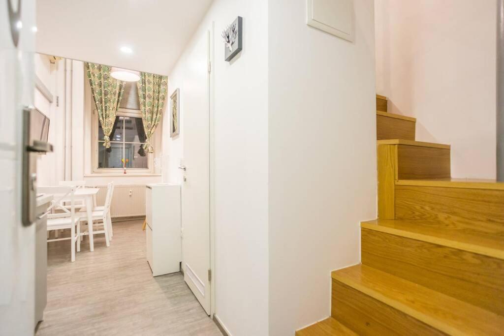 Apartma N'Poznam Tobacna Ljubljana Eksteriør bilde
